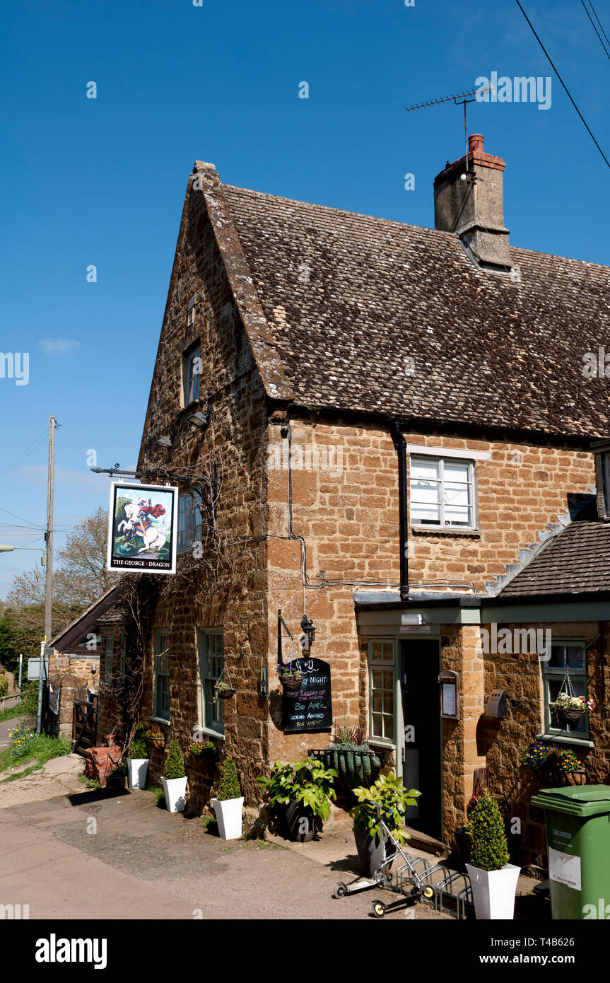 Il George and Dragon pub, Shutford, Oxfordshire, England, Regno Unito Foto Stock