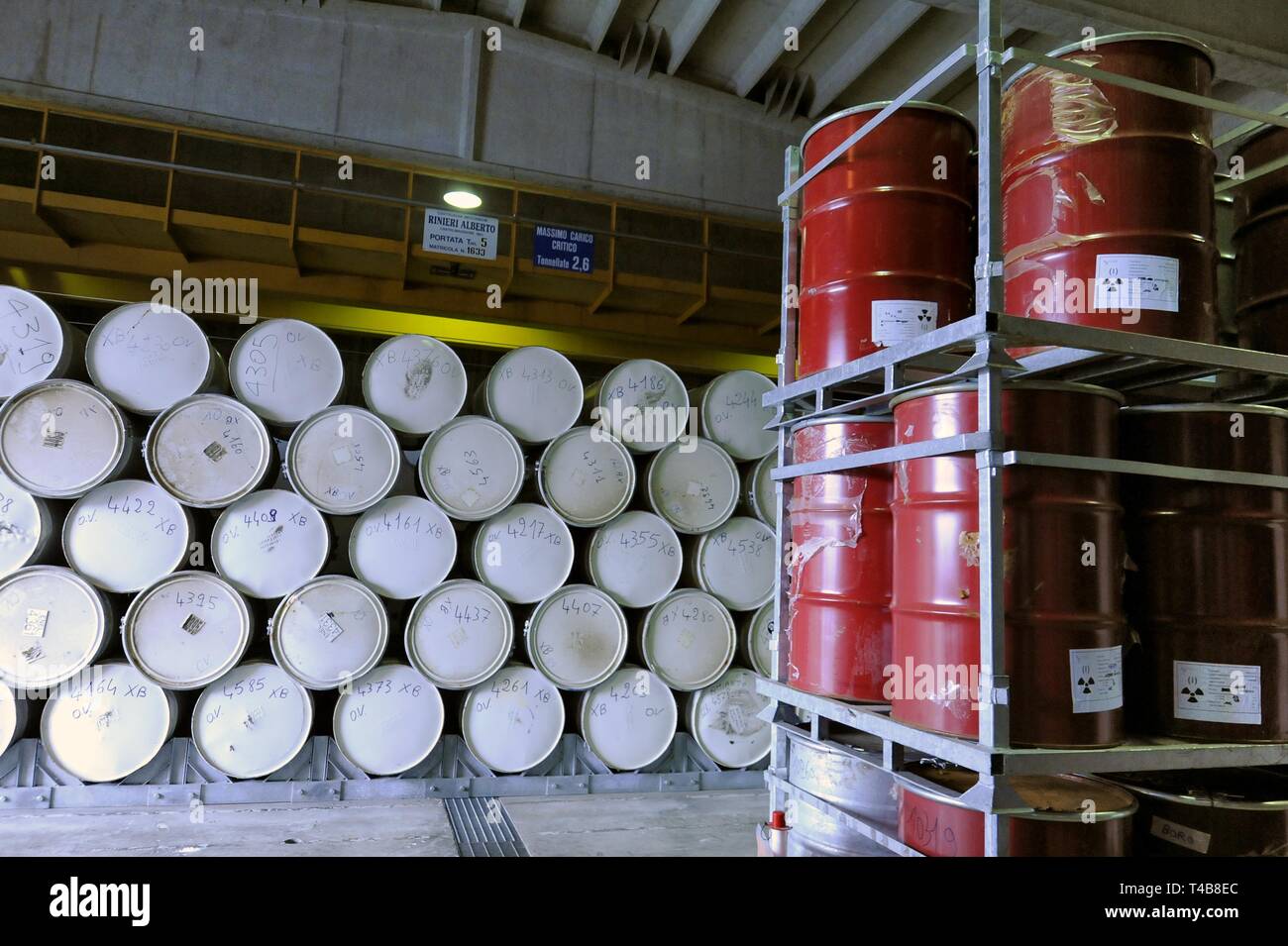 Trino Vercellese centrale nucleare, nel processo di disattivazione da parte della società Sogin, responsabile per lo smantellamento del nucleare italiano piante dopo il referendum popolari del 1987 e 2011. Bassa intensità di rifiuti radioattivi storage Foto Stock