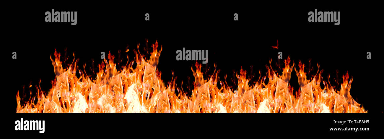 Grandi fiamme di fuoco caldo su sfondo nero Foto Stock