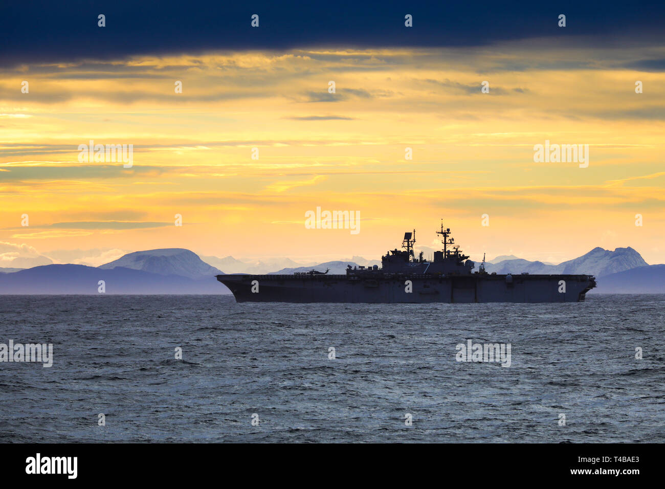 USS Iwo Jima una classe Wasp Amphibious Assault carrier Foto Stock
