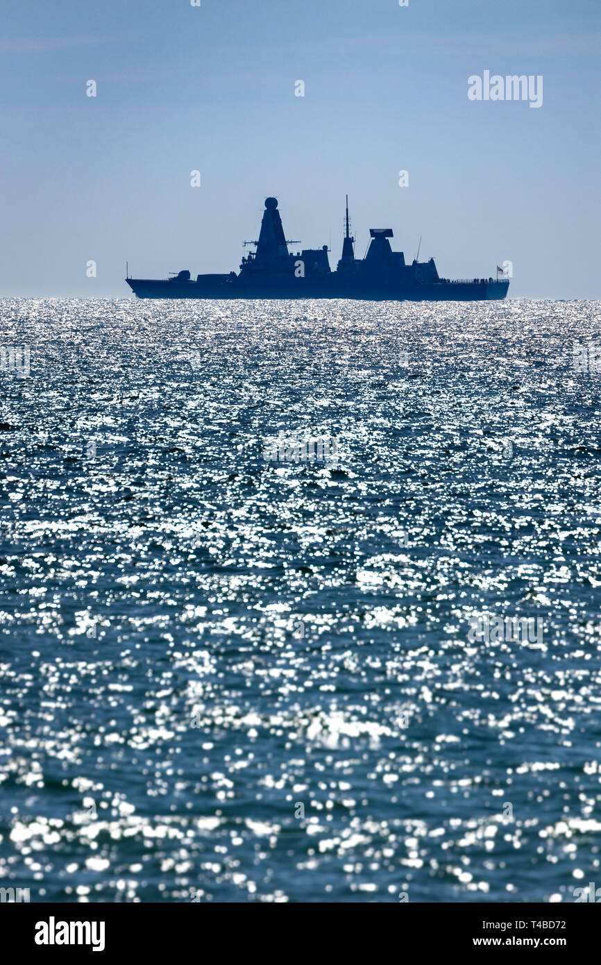 Silhouette di un Royal Navy tipo 45 cacciatorpediniere - costruito da BAE Systems Foto Stock