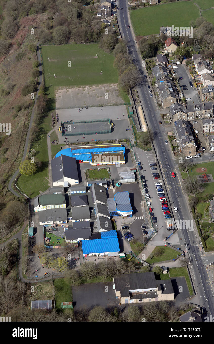 Vista aerea di Thornton Scuola primaria nei pressi di Bradford, West Yorkshire Foto Stock