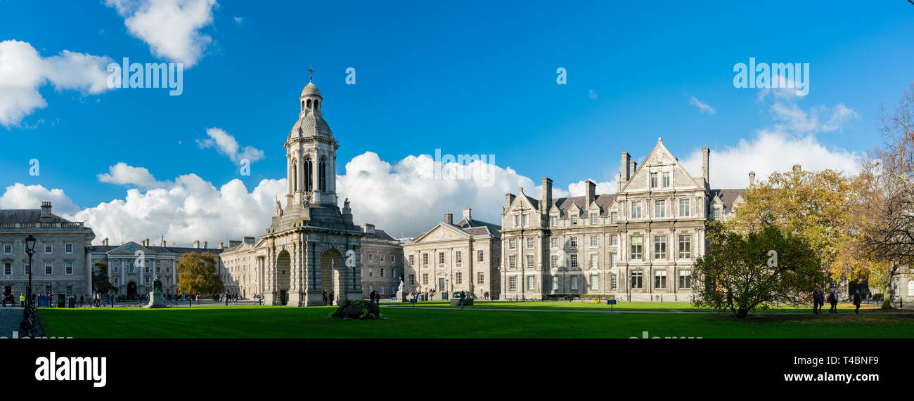 I punti di riferimento iconici - Il Campanile del Trinity College a Dublino, Irlanda Foto Stock