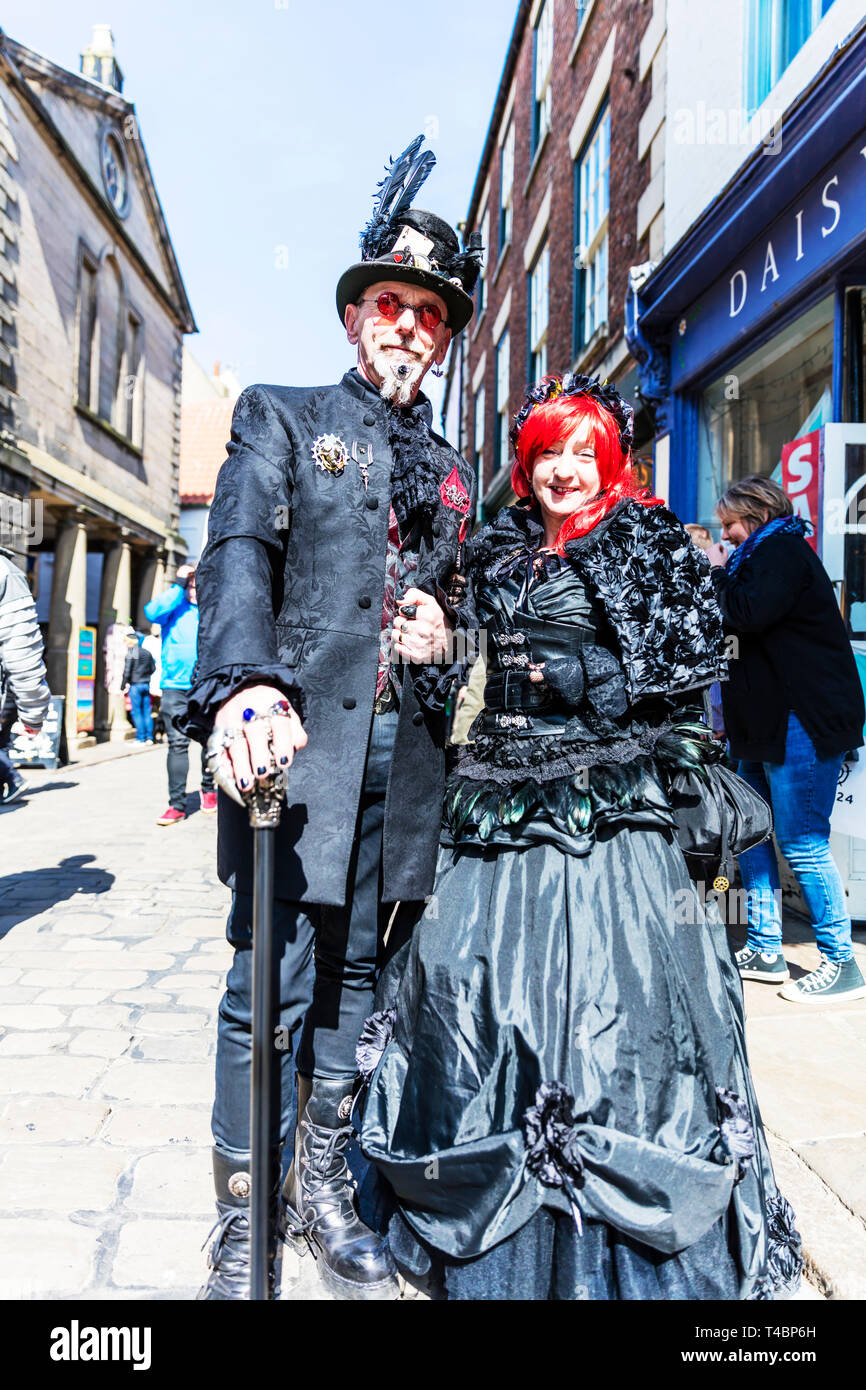 Whitby Goth Weekend 2019, Whitby Goti, Whitby Goth, goth, Goti, costume gotico, Whitby, nello Yorkshire, Regno Unito, Goth caratteri, costume di goth, Goth, Goti, Foto Stock