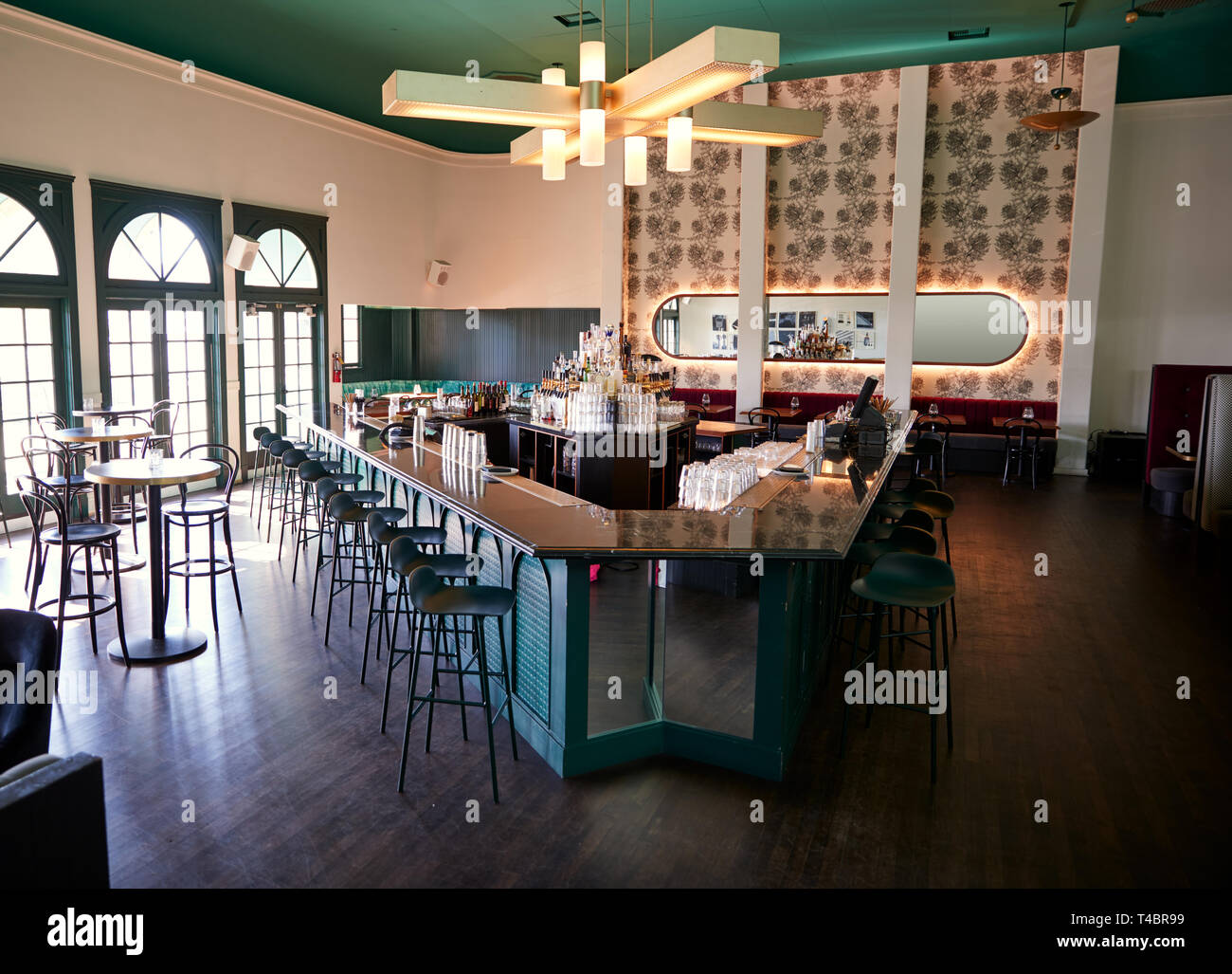 Interno vuoto di un elegante cocktail bar nel Ristorante Foto Stock Interno vuoto di un elegante cocktail bar nel Ristorante Foto Stock