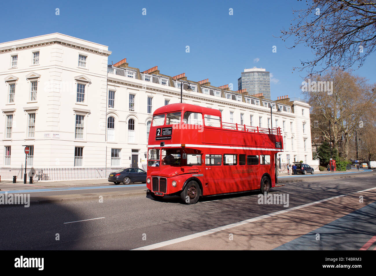 Red Bus londinese di Westminster, Londra, Inghilterra Foto Stock