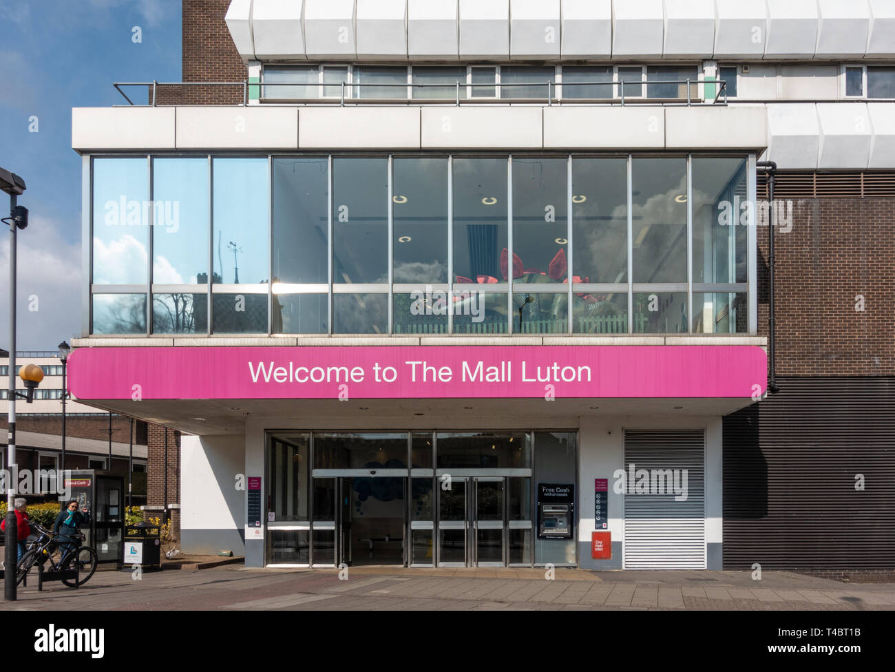 Ingresso al centro commerciale Mall a Luton, Regno Unito Foto Stock