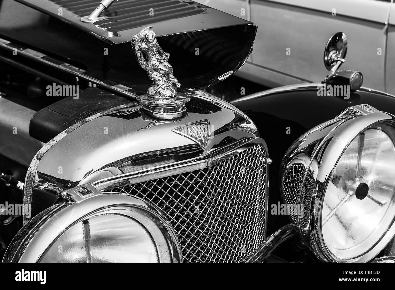 Un 1940's Alvis roadster sul visualizzatore in corrispondenza di un car show Foto Stock