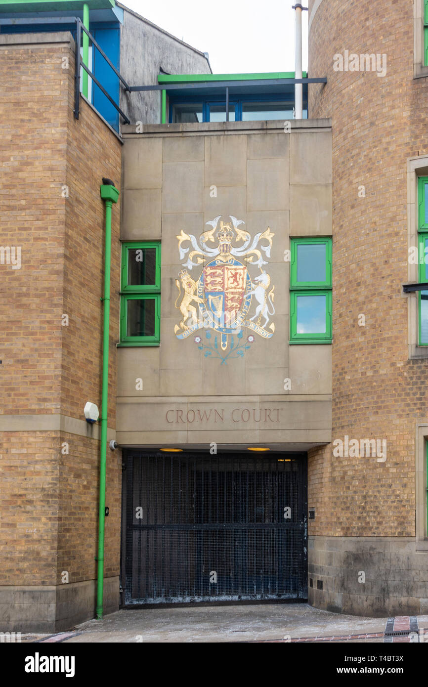 Una vista di fronte di Luton Crown Court nel Regno Unito. Foto Stock