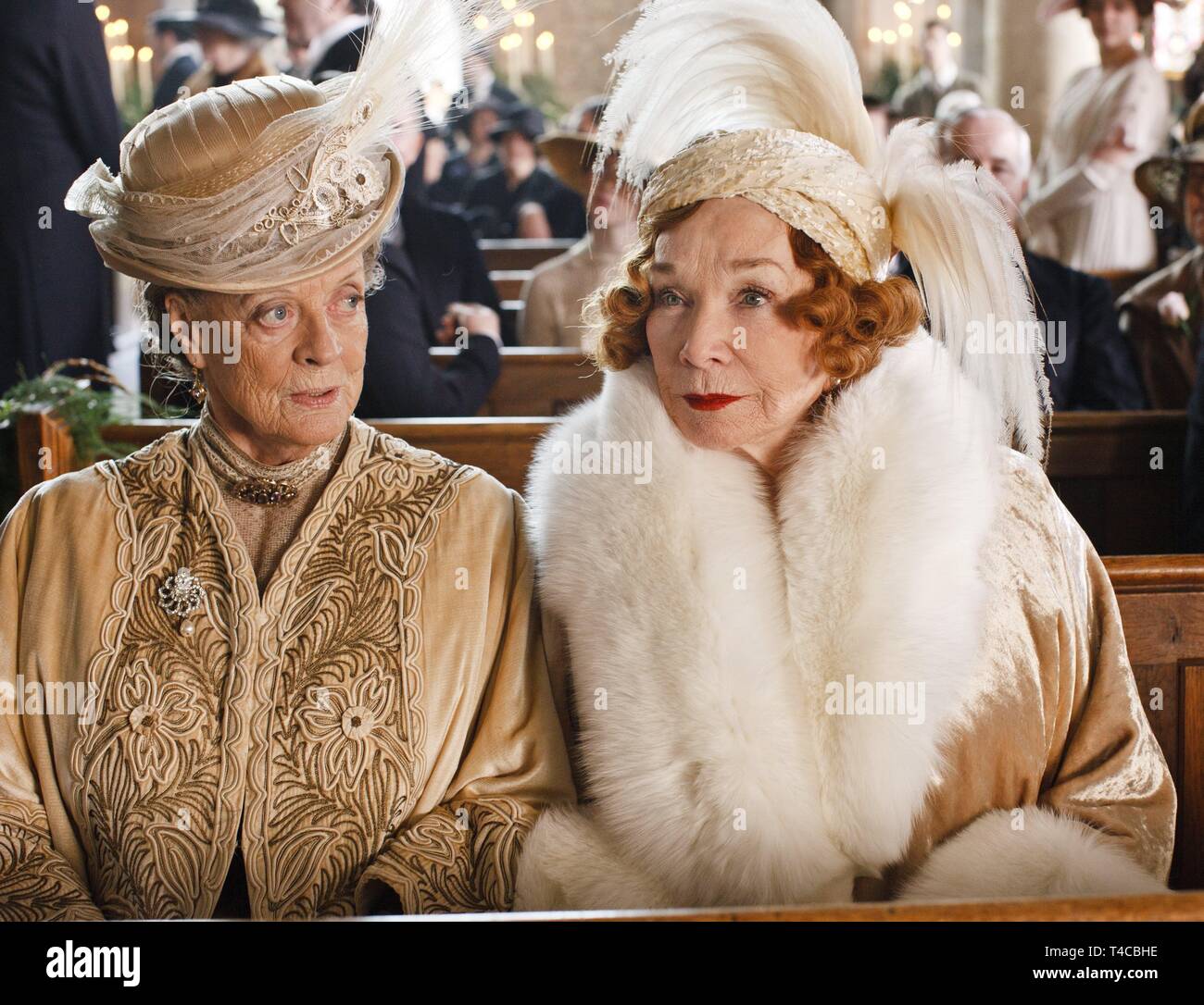 SHIRLEY MACLAINE in CAVENDISH ABBEY (2010). Stagione 3 Episodio 1. Credito: Carnevale film / Album Foto Stock