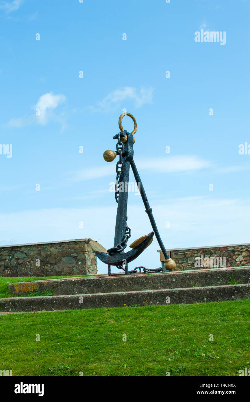 Le vecchie navi ancora viene visualizzato in Courtown harbour n Co. Wexford, Irlanda Foto Stock