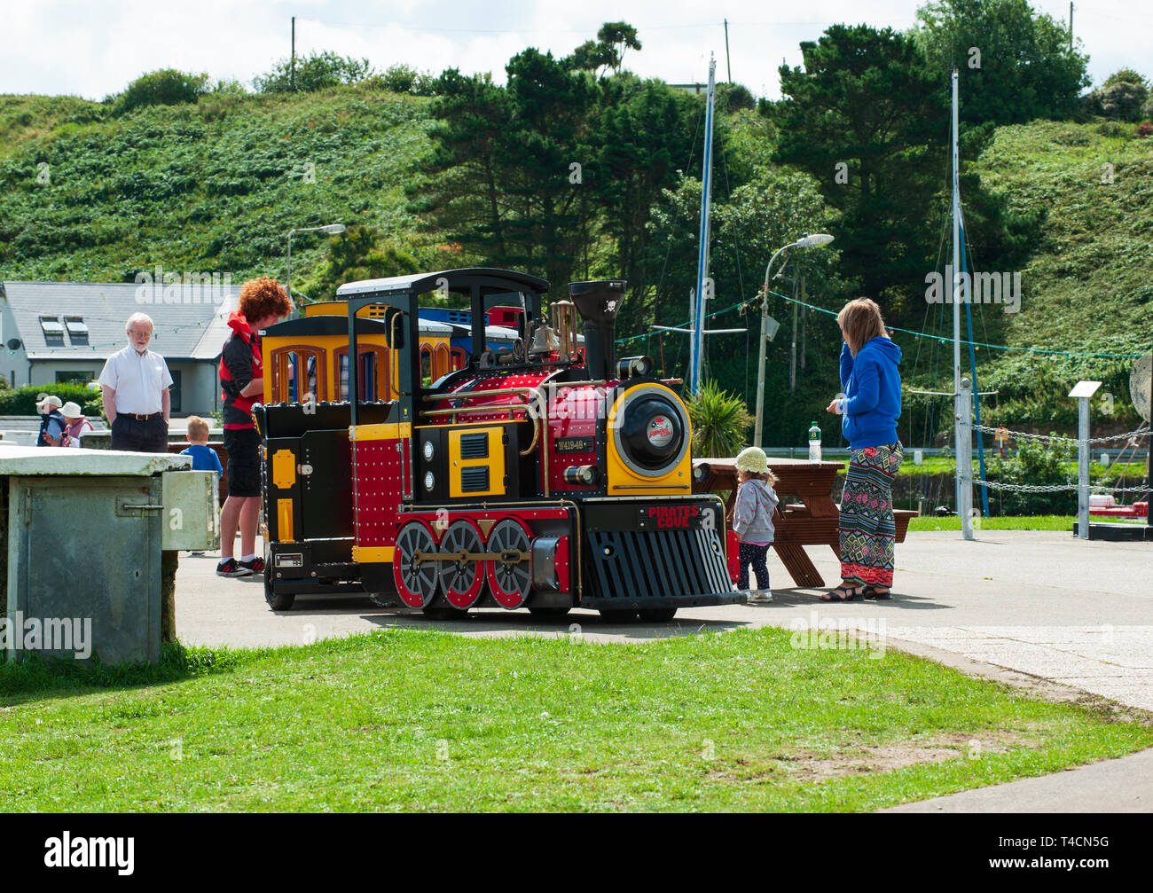 Courtown, Irlanda - 23 August 2017. Piccolo treno turistico come parte del divertimento in Co. Wexford, Irlanda Foto Stock