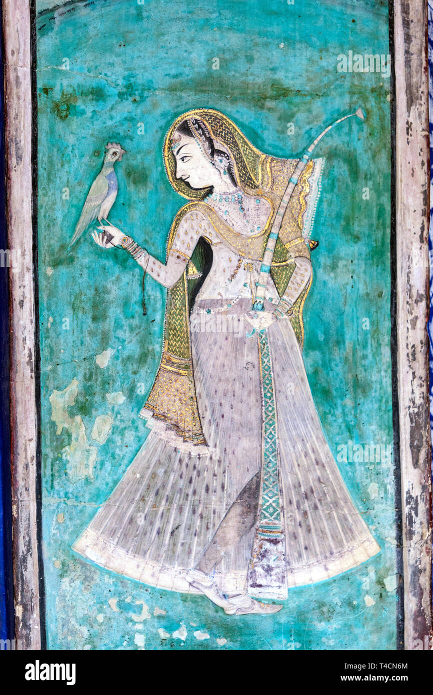 Donna con un pet Bird pitture murali in west veranda, Chitra Mahal, Bundi Palace, Bundi, Rajasthan, India Foto Stock