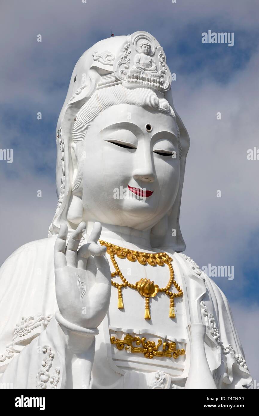 Guan Yin statua al Wat Huay Pla Kang tempio, Chiang Rai, Thailandia del Nord della Thailandia Foto Stock