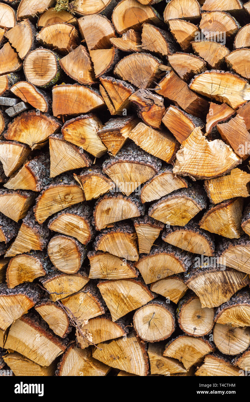 Catasta di legna da ardere, fonti di energia rinnovabili Foto Stock