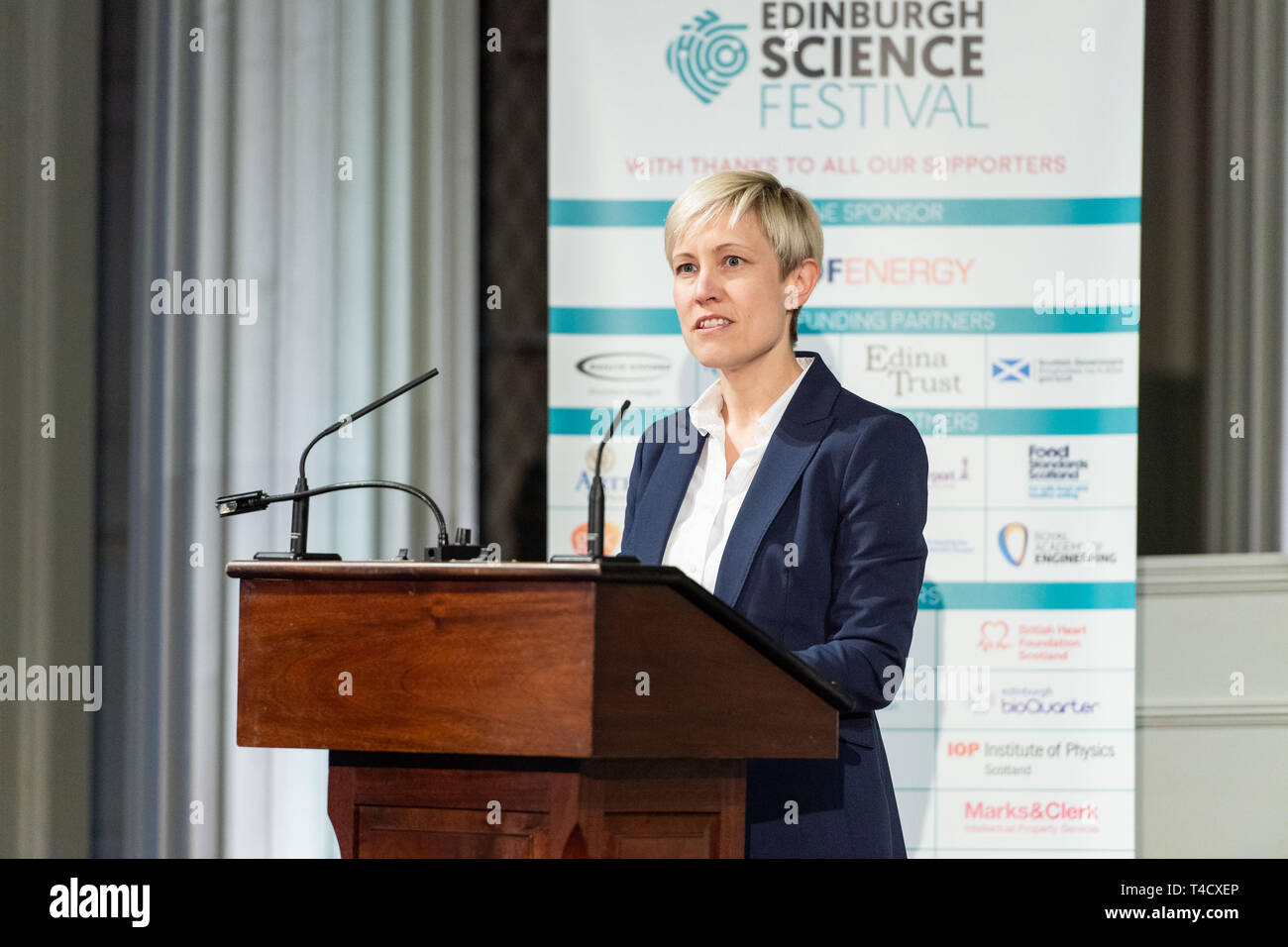 Biblioteca di Signet Christiana Figueres riceve la Medaglia di Edimburgo presso una reception della Biblioteca di Signet, Edimburgo, con discorsi di Lord Provost Foto Stock