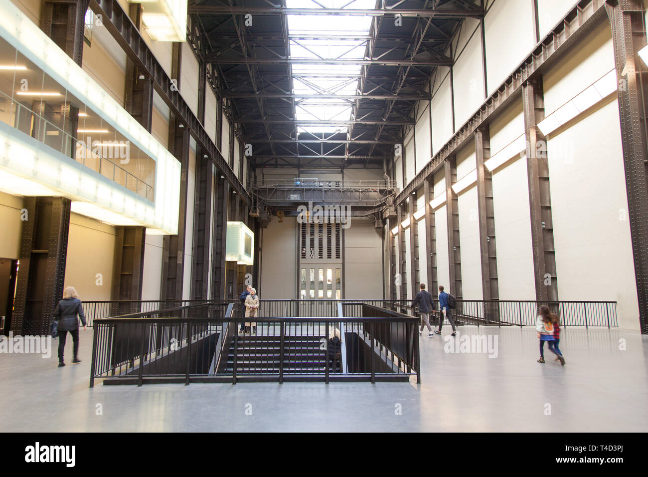 Il Turbine Hall alla Tate Modern di Londra, Inghilterra, Regno Unito. Foto Stock