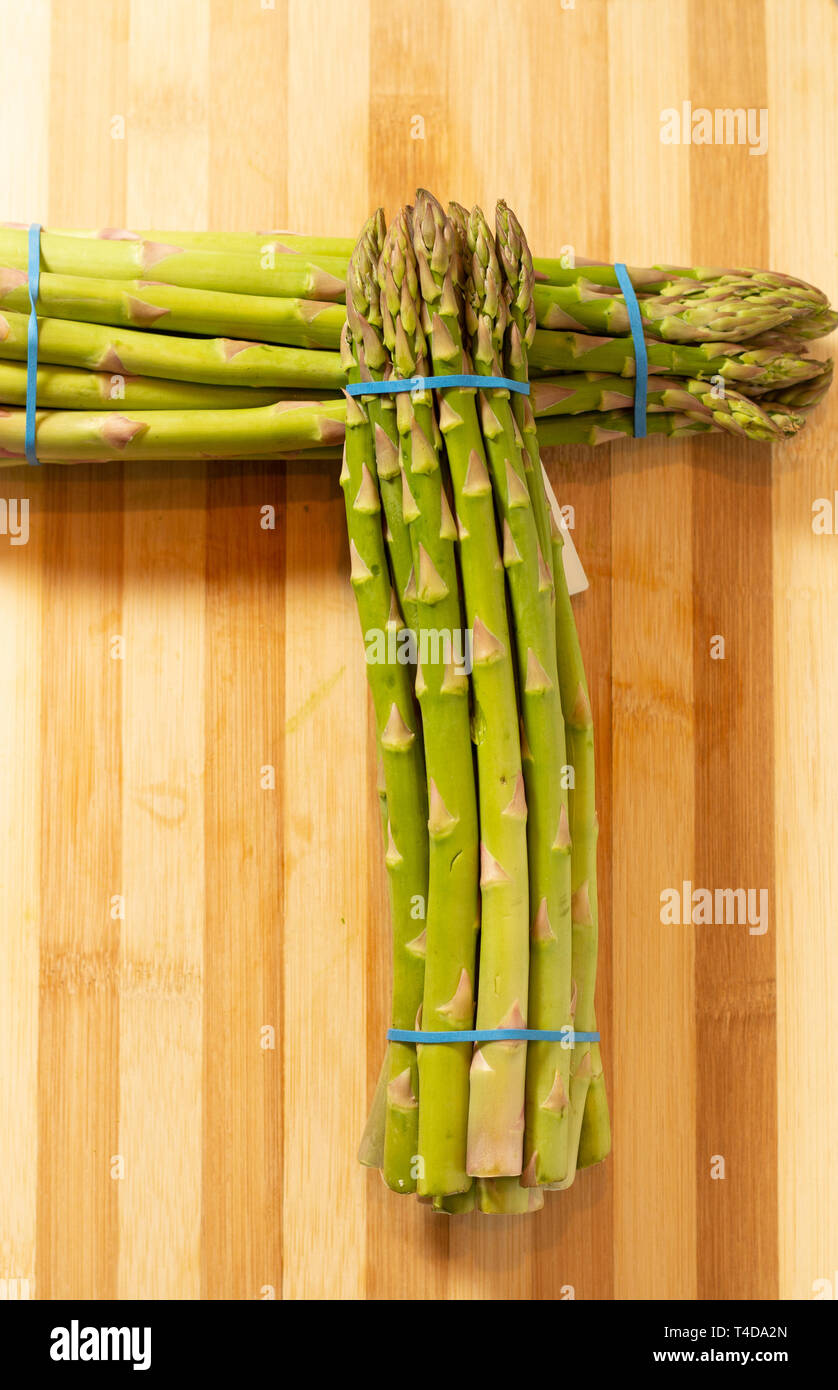 Gli asparagi germogli. Foto Stock