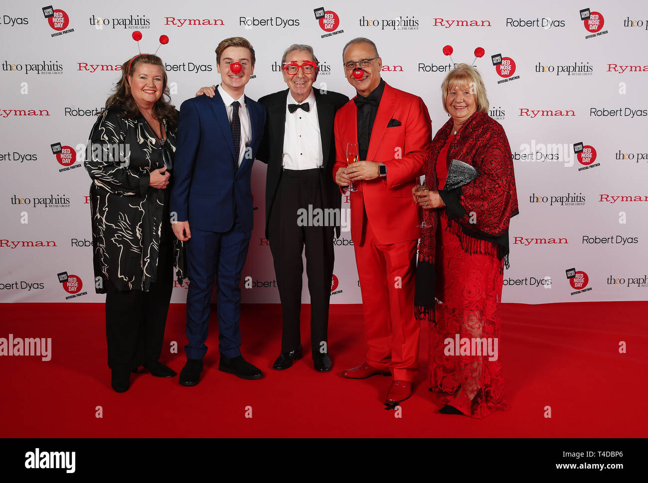 Naso rosso giorno ballo di gala per il sollievo comico con rivestimento Ronan Keating e Rick Parfitt Jnr e banda RPJ tenutasi a Battersea Evolution con: Theo Paphitis, Des O'Connor, O Connor famiglia, Debbie Paphitis dove: Londra, Regno Unito quando: 15 Mar 2019 Credit: Joe Pepler/PinPep/WENN.com Foto Stock