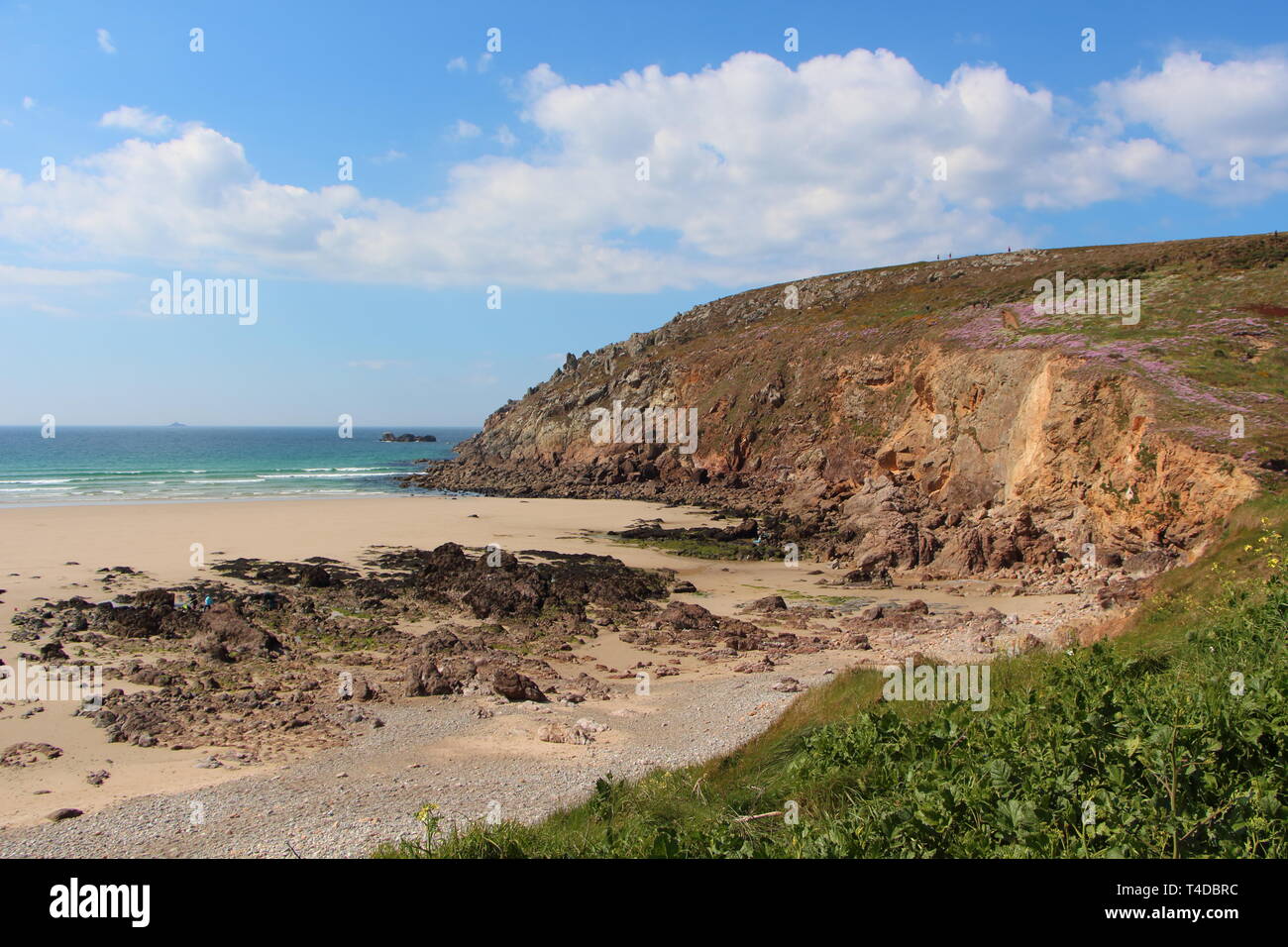 Baie des Trepasses beach a bassa marea in Cleden Cap Sizun Foto Stock