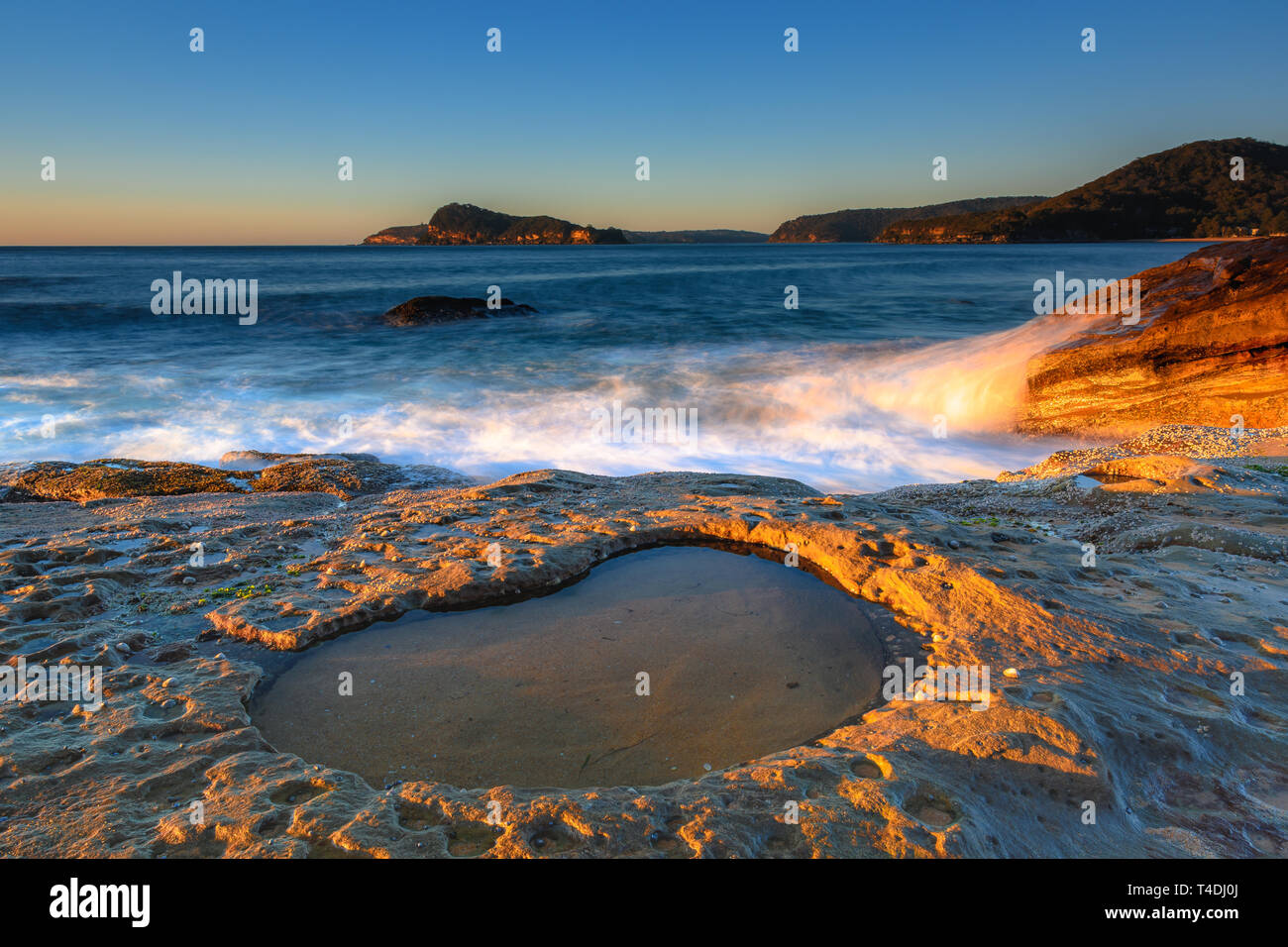Catturare l'alba da Nord Pearl Beach sulla costa centrale, NSW, Australia. Foto Stock