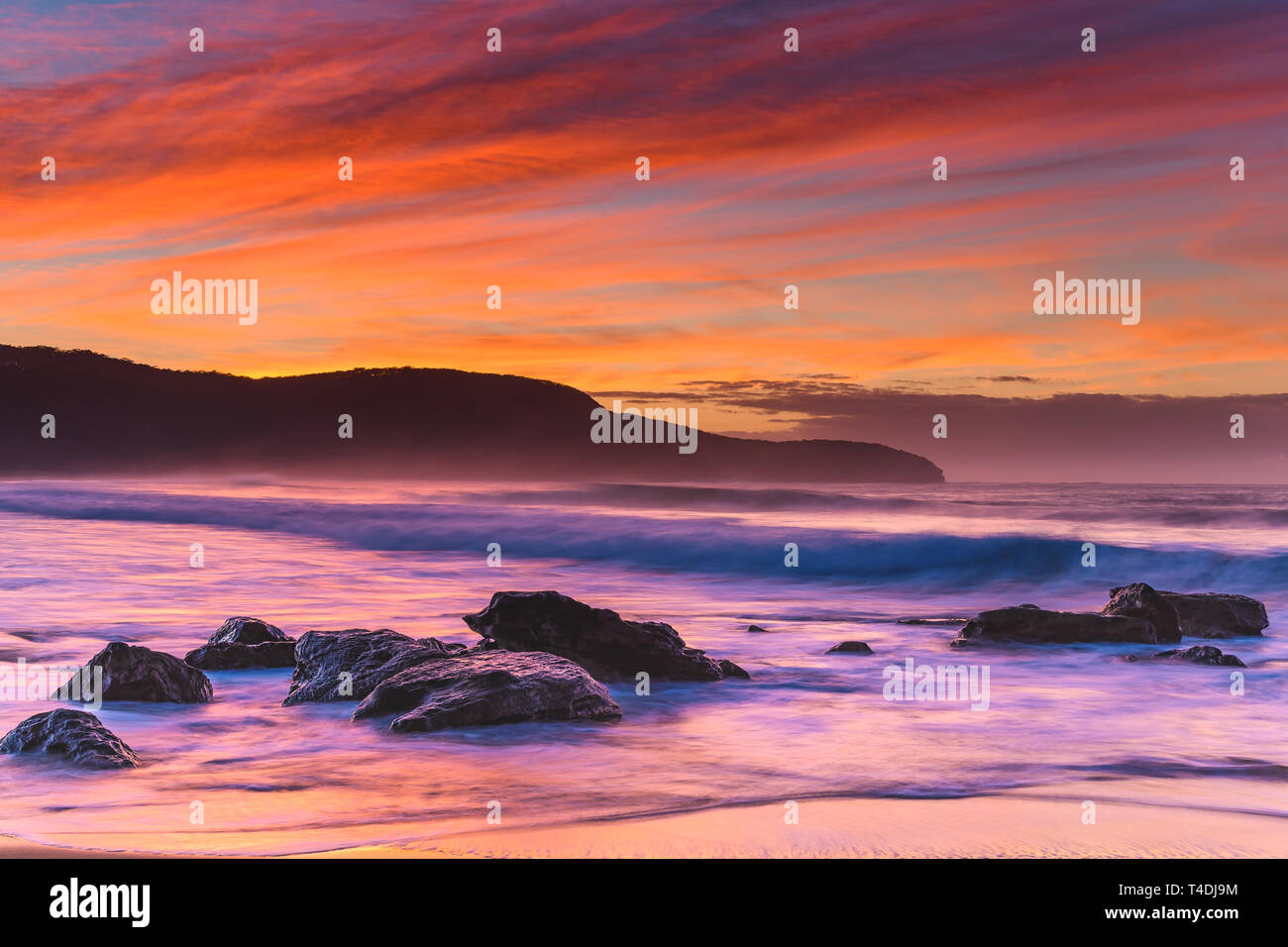 Catturare l'alba da Killcare Beach sulla costa centrale, NSW, Australia. Foto Stock