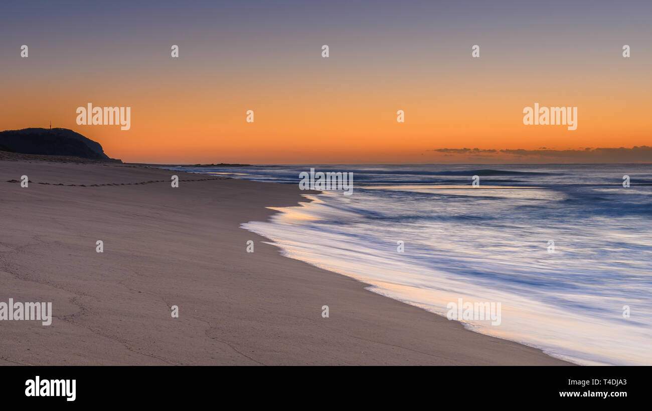Catturare l'alba da Wamberal sulla costa centrale, NSW, Australia. Foto Stock