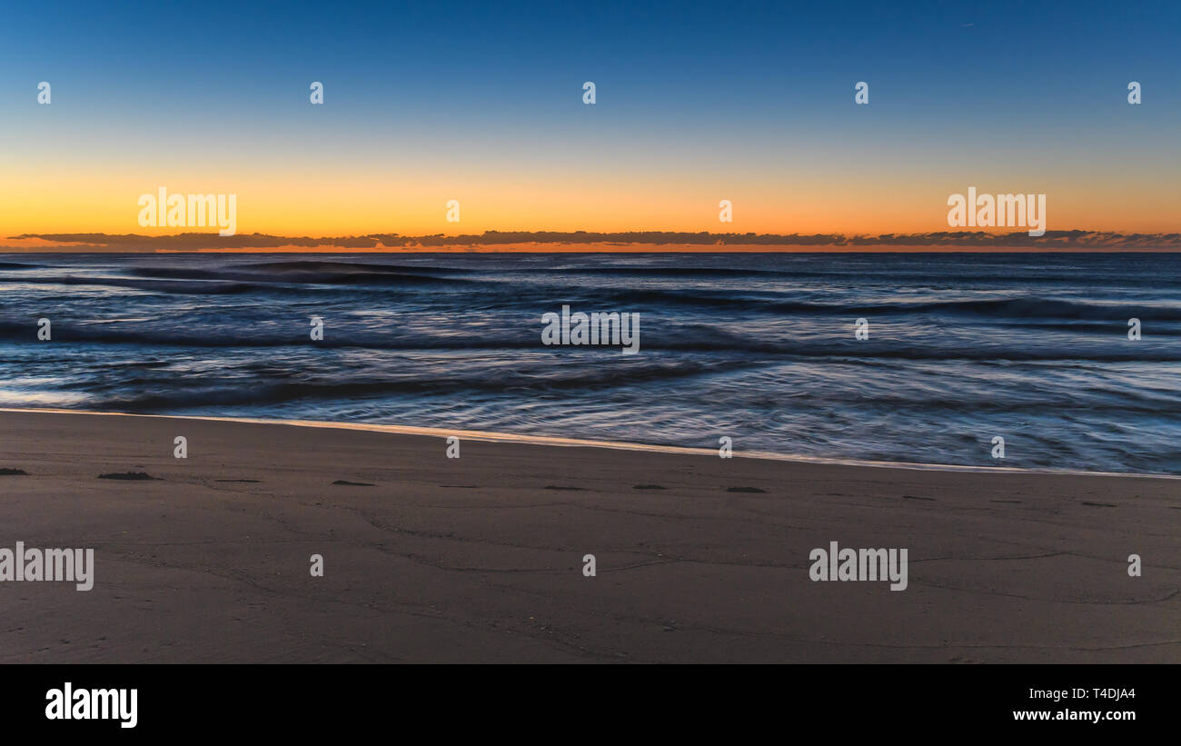 Catturare l'alba da Wamberal sulla costa centrale, NSW, Australia. Foto Stock