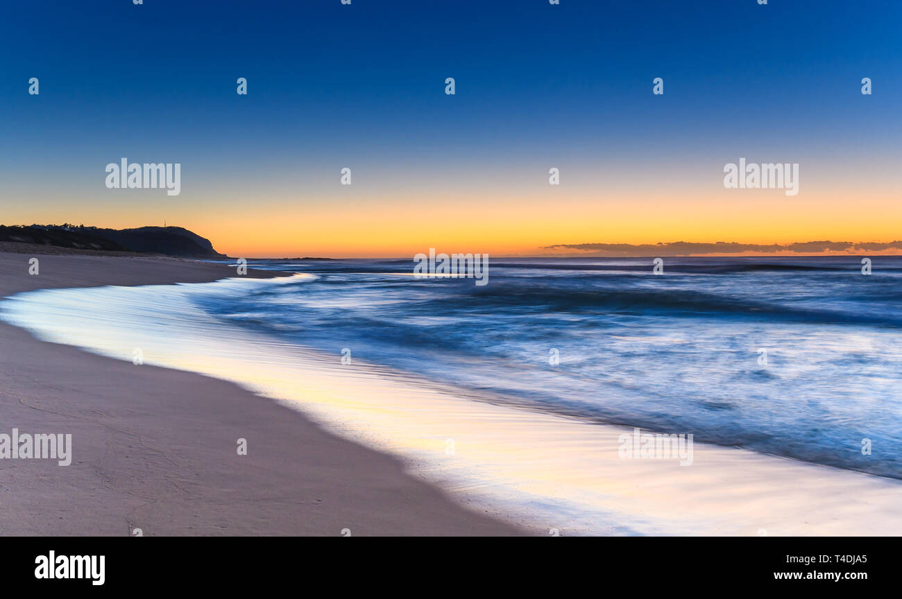 Catturare l'alba da Wamberal sulla costa centrale, NSW, Australia. Foto Stock
