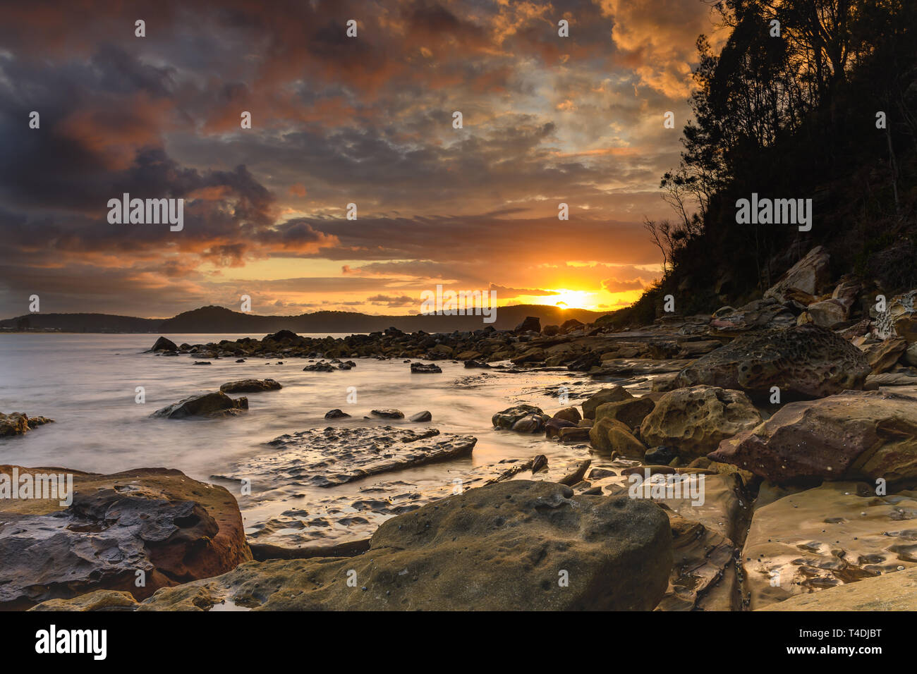 Catturare il sunrise dal punto umina all Umina Beach sulla costa centrale, NSW, Australia. Foto Stock
