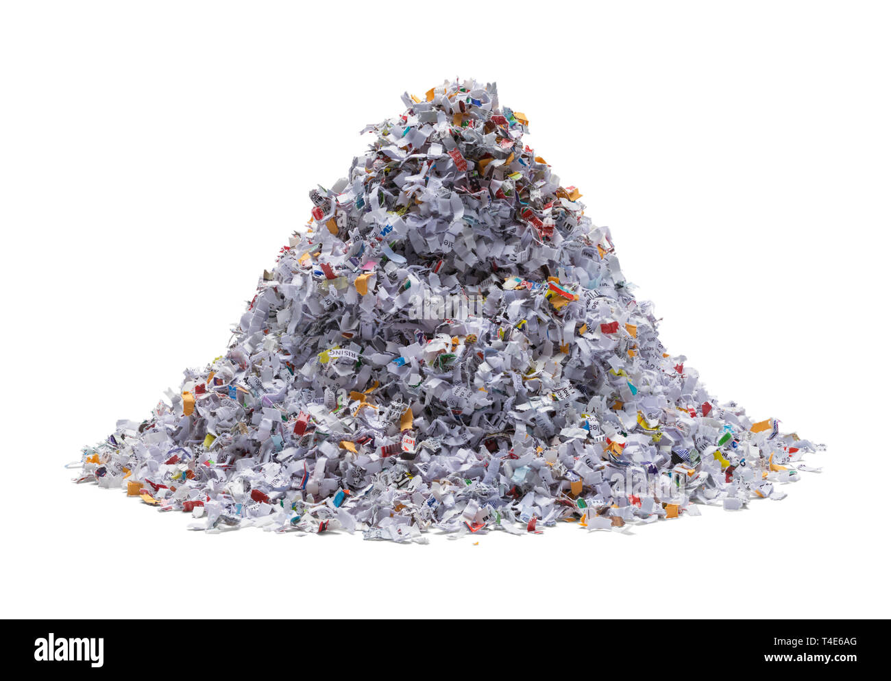 Pila di carta tagliuzzata isolati su sfondo bianco. Foto Stock