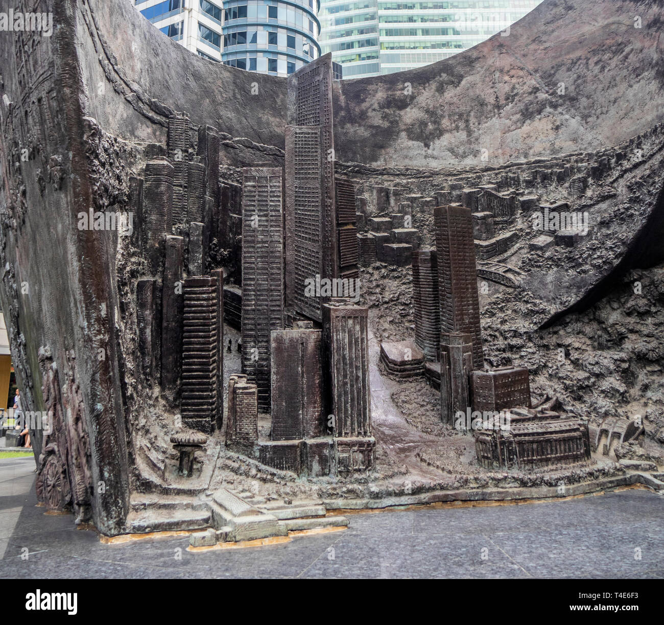 "Il progresso e avanzamento" scultura in bronzo di Yang-Ying Feng arte pubblica visualizzato nel centro cittadino di Singapore. Foto Stock