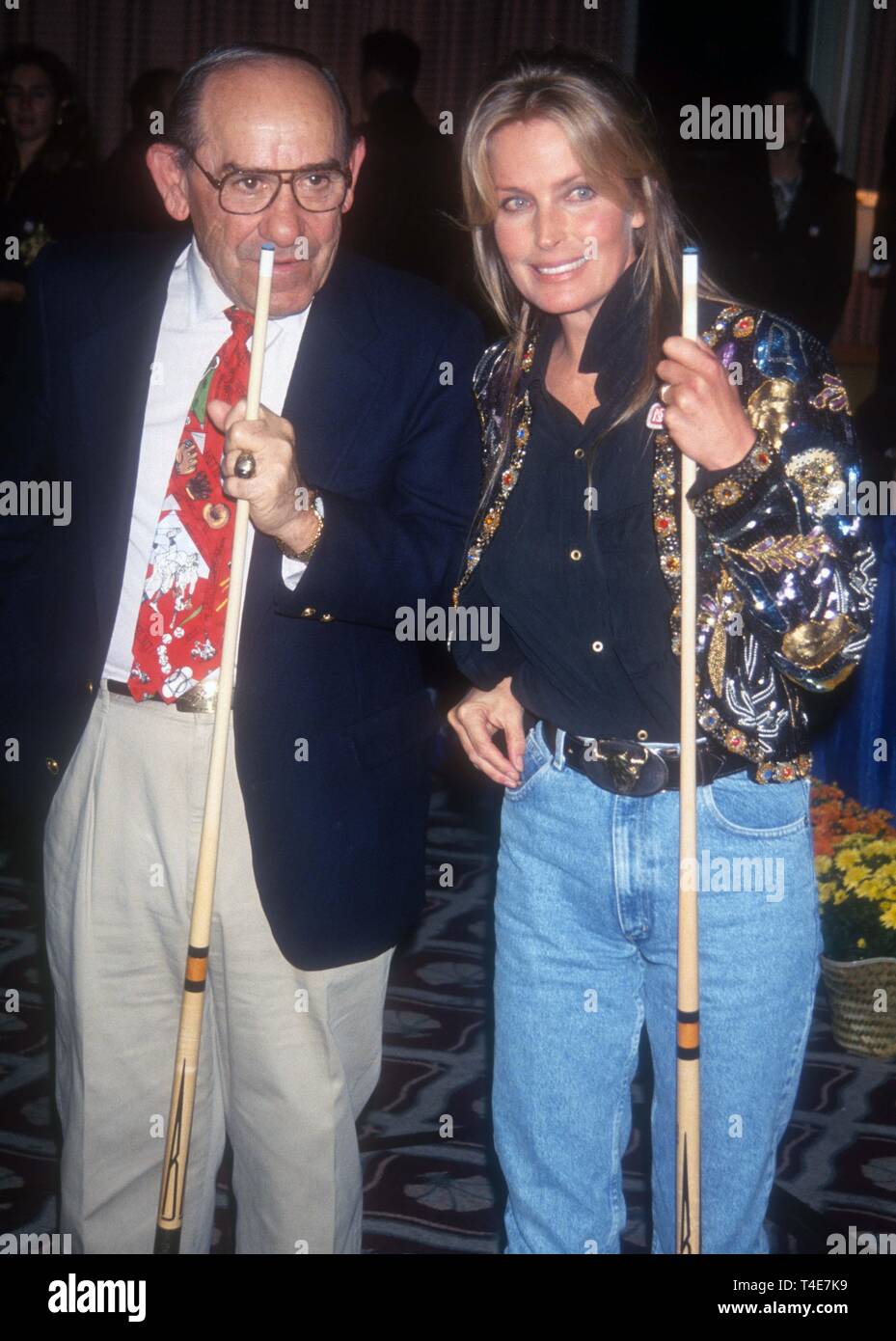 Yogi Berra e Bo Derek 1993 foto da John Barrett/il PHOTOlink Foto Stock