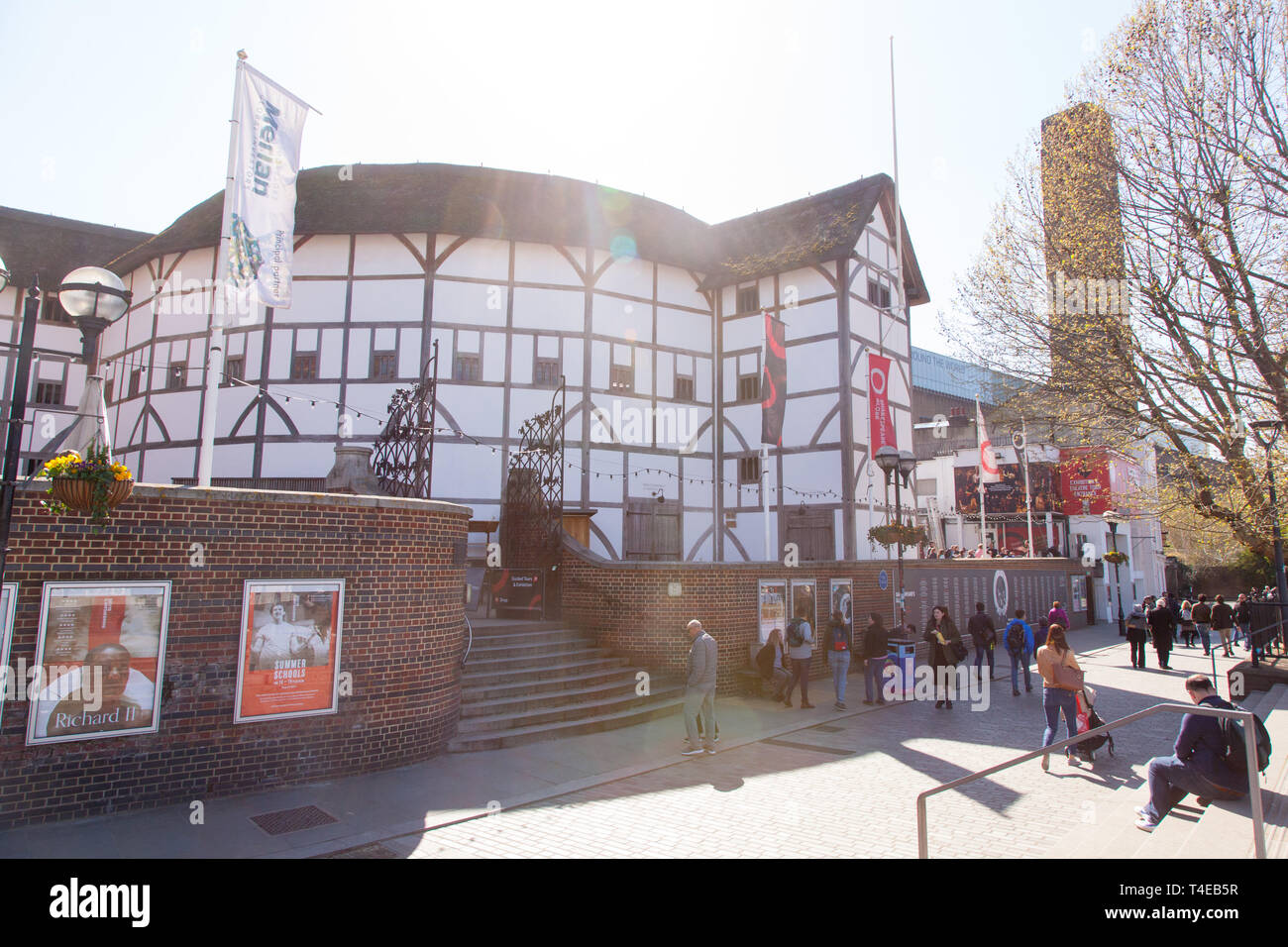 Il Shakespeares Globe è il complesso di alloggiamento di una ricostruzione del Globe Theatre, South Bank di Londra, Inghilterra, Regno Unito. Foto Stock