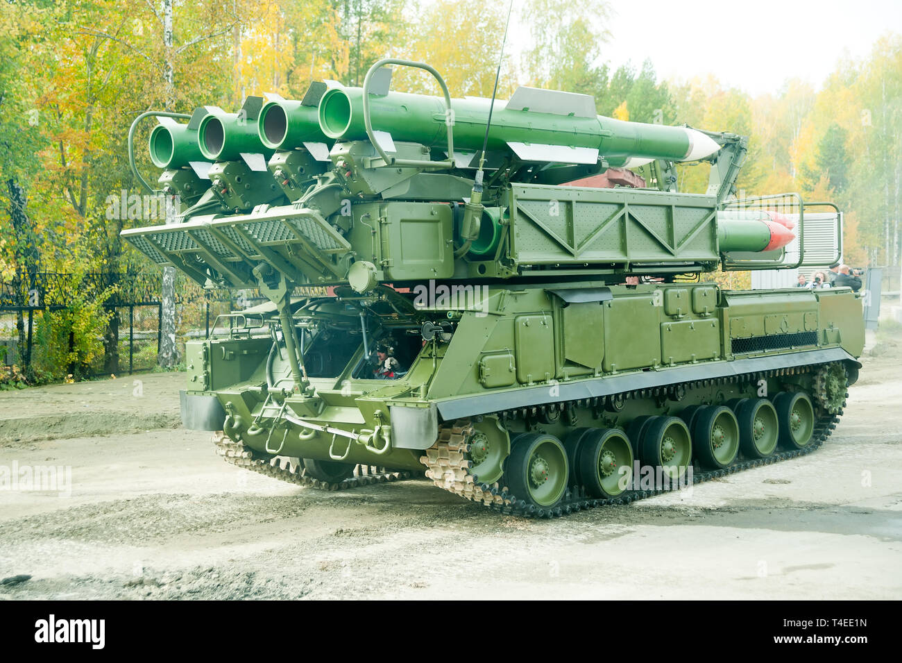 Nizhniy Tagil, Russia - 25 settembre. 2013: Buk-M1-2 medio raggio a missili terra-aria sistemi (nato il nome di reporting Grizzly e DoD designazione SA-1 Foto Stock