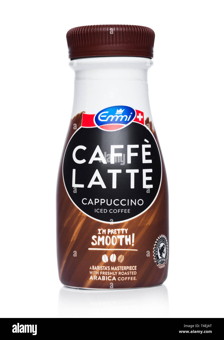 LONDON, Regno Unito - 15 Aprile 2019: Bottiglia di Emmi Il caffelatte freddo ghiacciato per caffè cappuccino sul bianco. Foto Stock