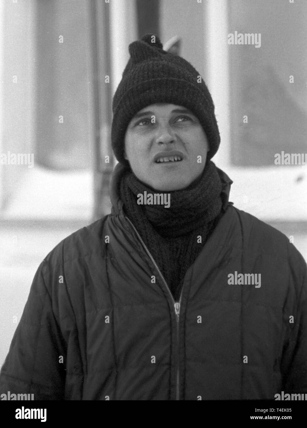 Gli alpinisti Peter Siegert, Gert Uhner e Rainer Kauschke da Monaco di Baviera raggiungere la vetta della montagna "Große zinne", la parte più alta del 'Drei Zinnen', chiamato anche Tre Cime di Lavaredo, dopo diciassette giorni. Essi continueranno a chalet Auronzo con un gruppo di grandi dimensioni. La figura mostra uno degli alpinisti (non identificato) di fronte allo chalet. | Utilizzo di tutto il mondo Foto Stock