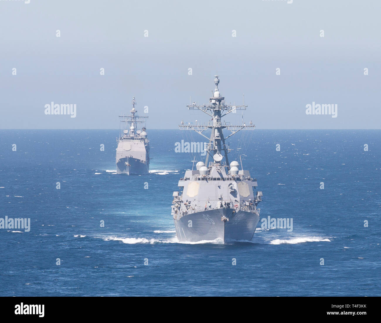 190413-N-PW030-1041 stretto di Gibilterra (13 aprile 2019) La Arleigh Burke-class guidato-missile destroyer USS Bainbridge (DDG 96) (destro) e l'Ticonderoga-class guidato-missili cruiser USS Leyte golfo (CG 55) transito nello Stretto di Gibilterra entrando nel Mare Mediterraneo come essi proseguire le operazioni in sesta flotta area di responsabilità. Bainbridge e Leyte Golfo sono in corso come parte di Abramo Lincoln Carrier Strike gruppo deployment a sostegno della sicurezza marittima gli sforzi di cooperazione negli Stati Uniti 5th, sesto e settimo flotta aree di responsabilità. Con Abraham Lincoln come ammiraglia, deplo Foto Stock 190413-N-PW030-1041 stretto di Gibilterra (13 aprile 2019) La Arleigh Burke-class guidato-missile destroyer USS Bainbridge (DDG 96) (destro) e l'Ticonderoga-class guidato-missili cruiser USS Leyte golfo (CG 55) transito nello Stretto di Gibilterra entrando nel Mare Mediterraneo come essi proseguire le operazioni in sesta flotta area di responsabilità. Bainbridge e Leyte Golfo sono in corso come parte di Abramo Lincoln Carrier Strike gruppo deployment a sostegno della sicurezza marittima gli sforzi di cooperazione negli Stati Uniti 5th, sesto e settimo flotta aree di responsabilità. Con Abraham Lincoln come ammiraglia, deplo Foto Stock