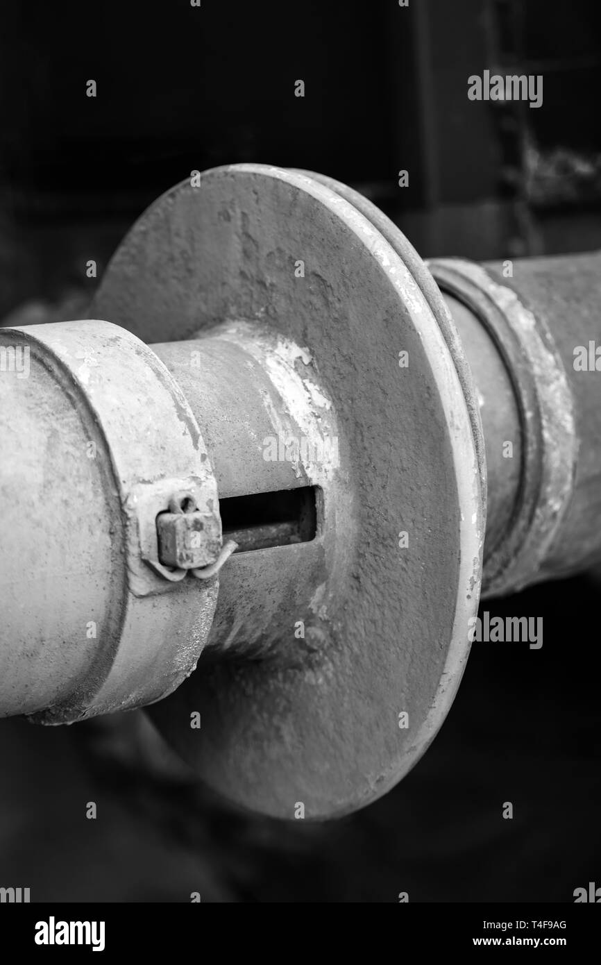 Rusty carro ferroviario di buffer su vecchio treno Foto Stock