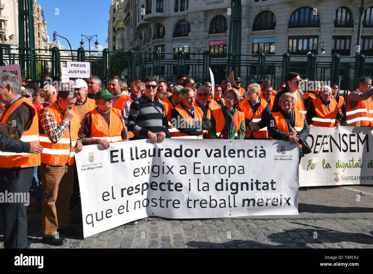Gli agricoltori di agrumi dimostrando in Valencia denunciando Unione europea delle politiche commerciali che dicono che li rendono in grado di competere con i prodotti importati. Sp Foto Stock
