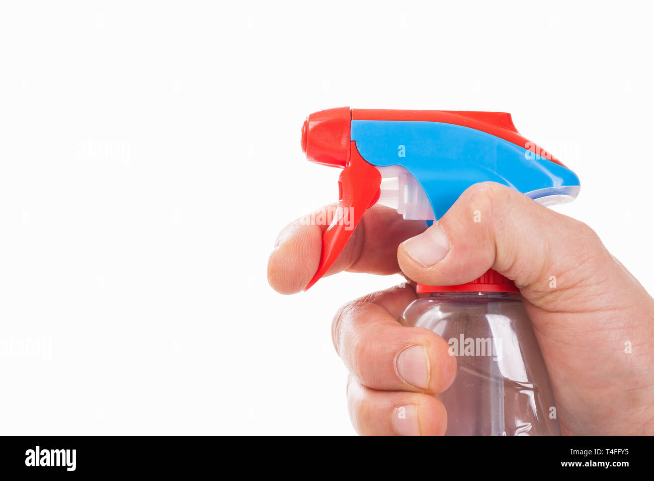 Una mano con la bottiglia spray - isolato Foto Stock