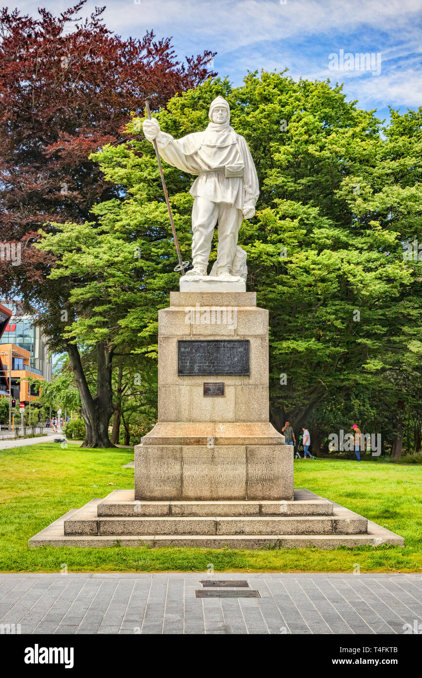 3 gennaio 2019: Christchurch, Nuova Zelanda - Statua del capitano Robert Falcon Scott lungo il fiume Avon in Christchurch. La statua fu scolpita da hi Foto Stock