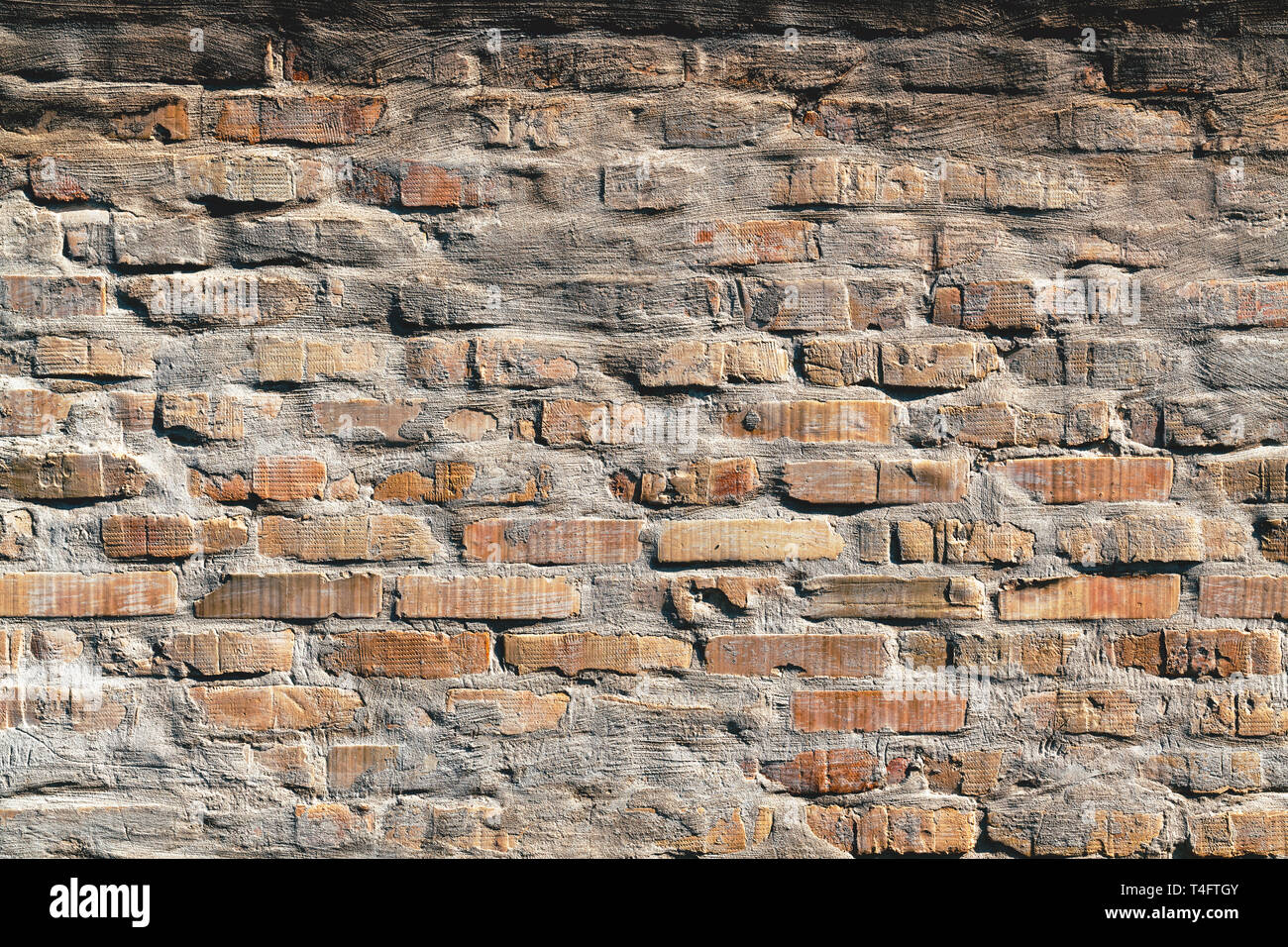 Mattone rustico sfondo parete sulla giornata soleggiata con dure luce ombre Foto Stock