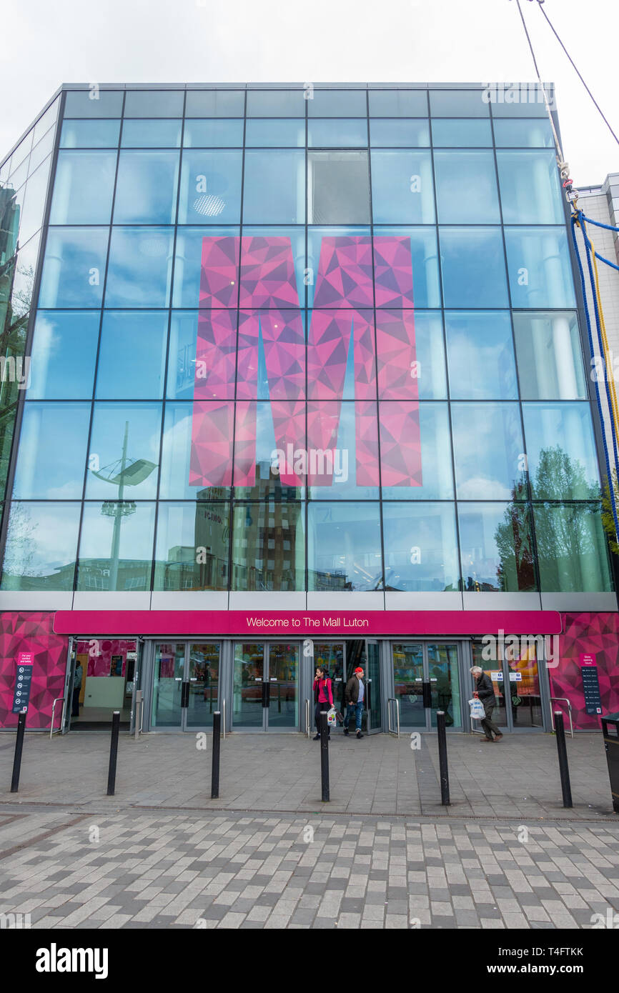 Ingresso al centro commerciale Mall a Luton, Regno Unito Foto Stock