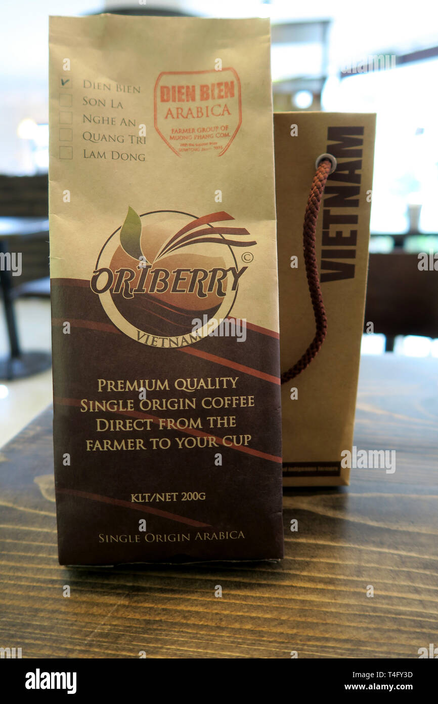 Il vietnamita chicchi di caffè tostati in vendita ad Hanoi, Vietnam. Fonte Dien Bien Vietnam Foto Stock