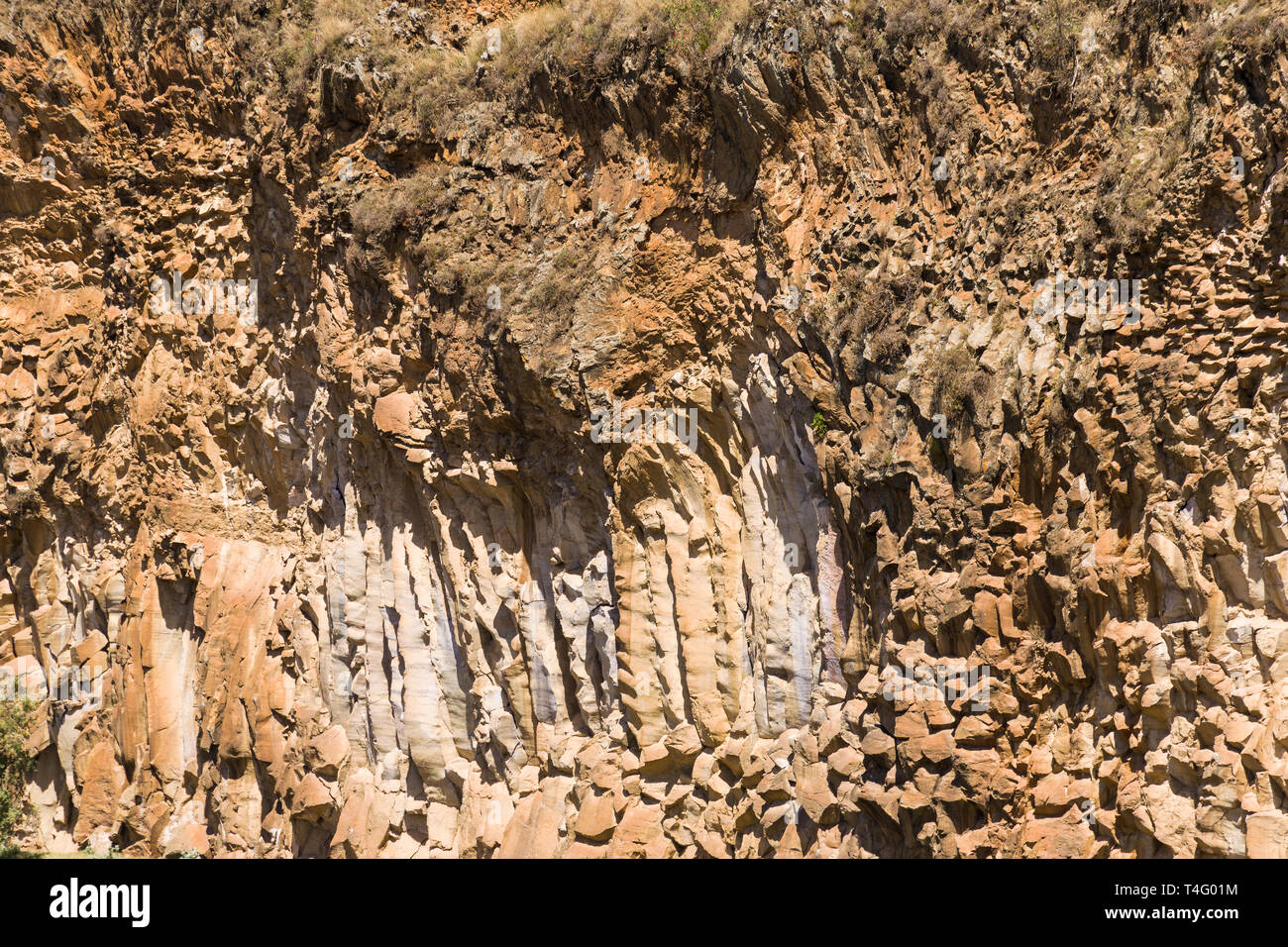 Colonne di basalto e geologia vulcanica formando scogliere, Hells Gate National Park, Kenya Foto Stock