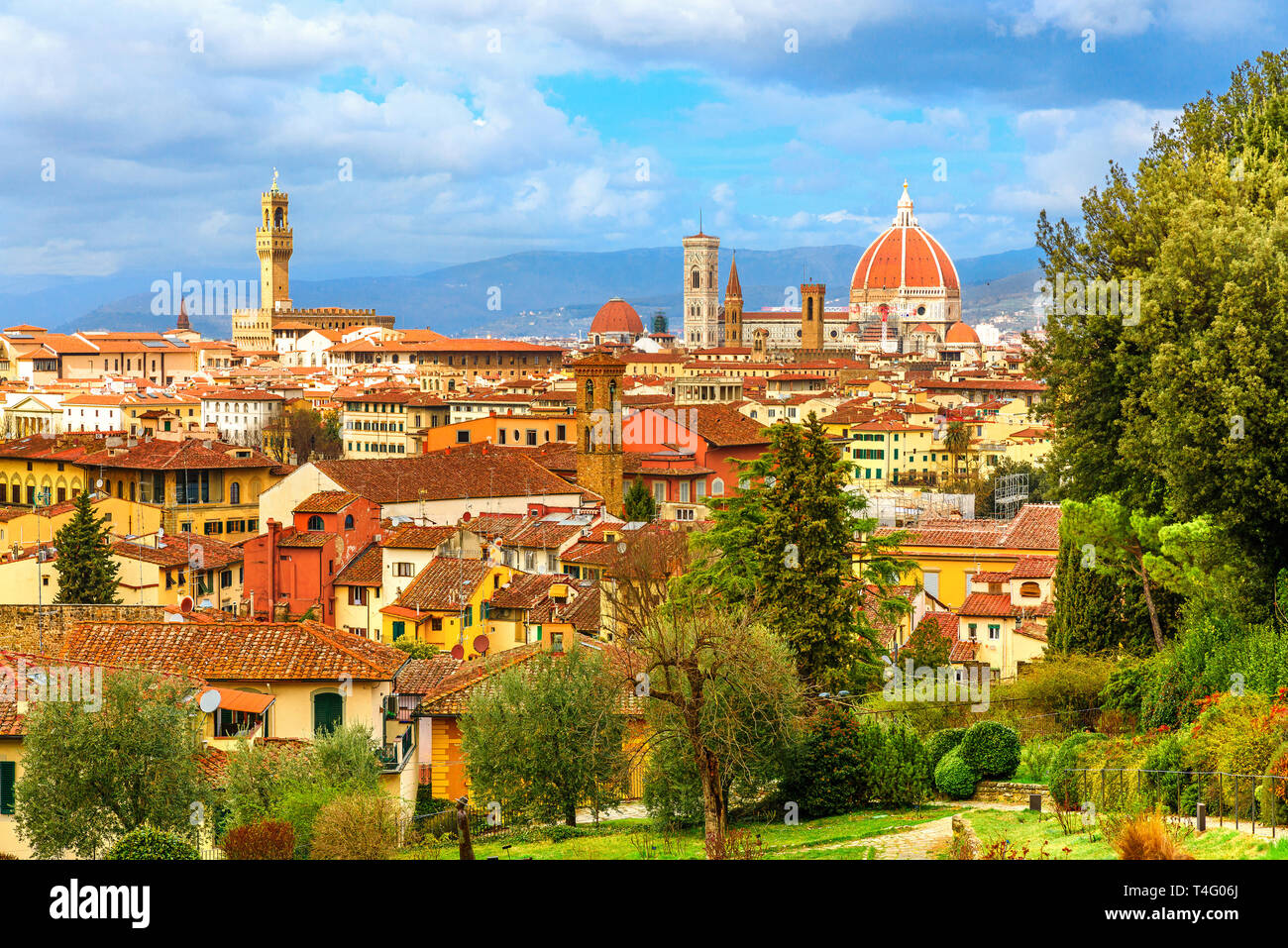 Bellissimo paesaggio skyline di Firenze con il Duomo e la torre di Arnolfo , Toscana, Italia nella giornata di sole Foto Stock