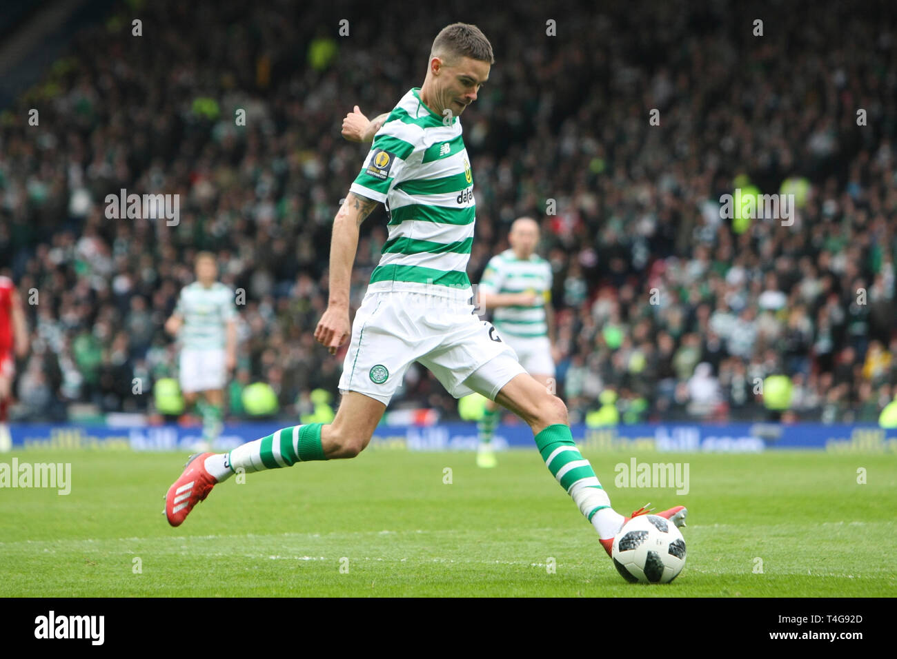 Glasgow, Scozia - aprile 14. Mikael Lustig del Celtic durante la William Hill Coppa Scozzese semi finale tra Celtic e Aberdeen Foto Stock