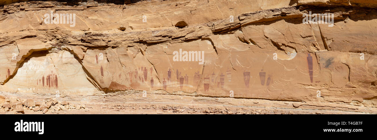 Immagine di antica pittogrammi creati dai nativi americani; Horseshoe Canyon, il Parco Nazionale di Canyonlands, Emery County, Utah, Stati Uniti d'America. Foto Stock