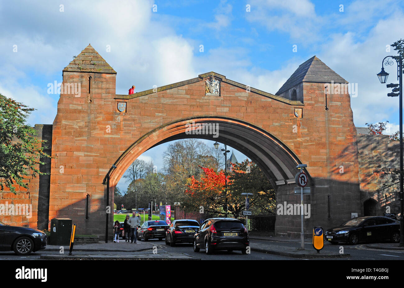 Nuova porta nelle mura della città di Chester. Foto Stock